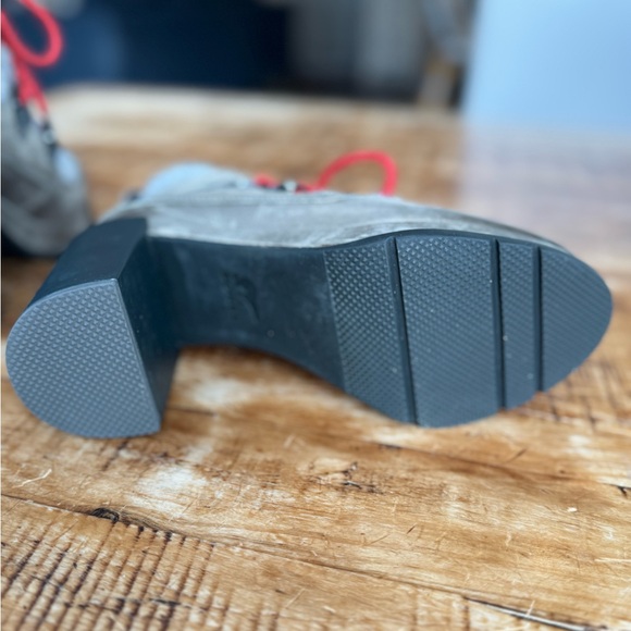 Sorel Women's Gray and Red Lace-Up Boots - Picture 4 of 4